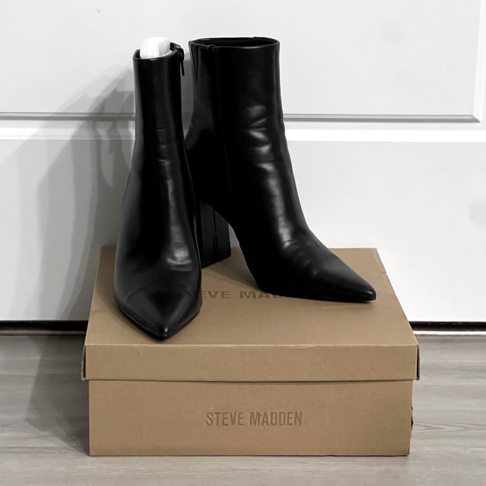 STEVE MADDEN BLACK BOOTIES SIZE 8